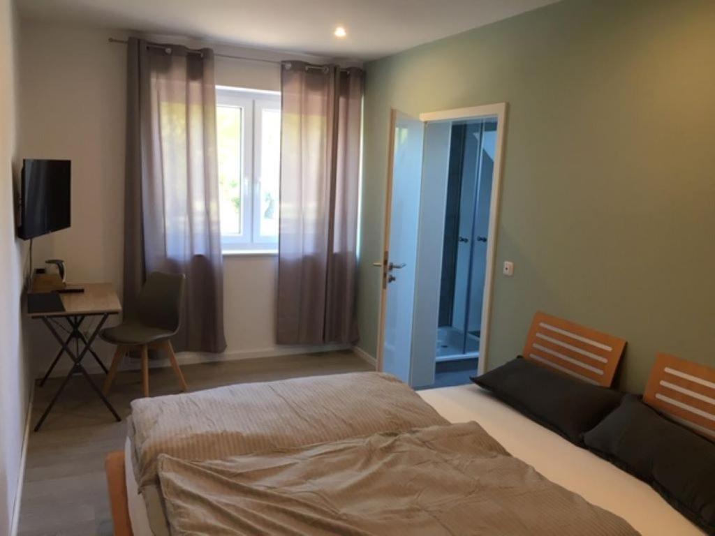 Gaeste Und Messezimmer Adelheidsdorf 外观 照片